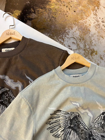 GRAPIKO AGILA TEE (WASHED DENIM)